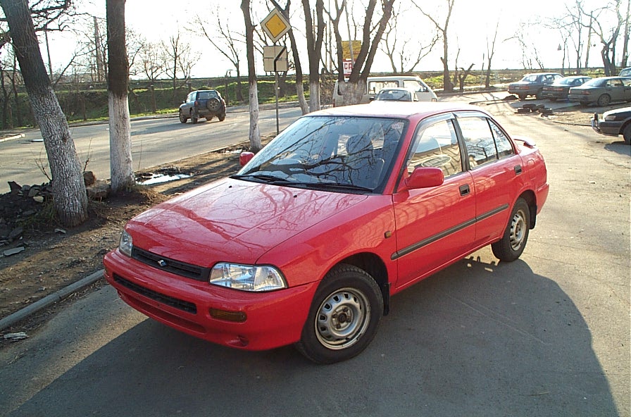 Boschetarul le-a declarat polițiștilor că a găsit lângă automobil un portmoneu în care se aflau cheile de la mașina şi un telefon mobil. Foto: simbol