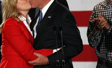 Mitt Romney a fost, fără surpriză, desemnat oficial, marţi, să reprezinte republicanii la alegerile prezidenţiale din 6 noiembrie