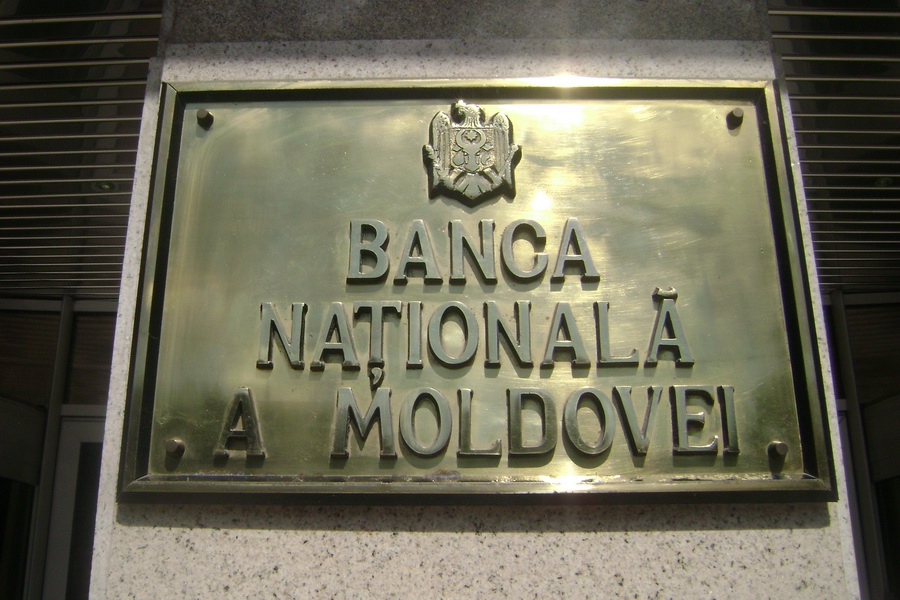 Conform datelor băncii, persoanele fizice care muncesc în străinătate au transferat în țară o sumă