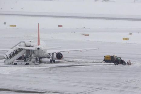 Aparent, linia aeriană nu s-a aşteptat să aibă la bord atâţia bărbaţi supraponderali şi doar 13 femei