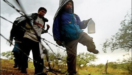 În privinţa lor au fost aplicate amenzi în mărime de 1000 de lei, cu ulterioara expulzare din Republica Moldova.