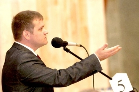 Fostul prim ministru, Ion Sturza, care a fost demis în 1999, a declarat că Republica Moldova se apropie rapid de alegerile parlamentare anticipate