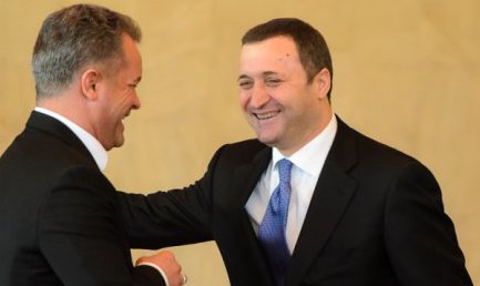 По словам Гимпу, ни Влад Плахотнюк, ни Влад Филат не являются священными коровами и война между ними должна прекратиться, или пусть оба уйдут в отставку. Фото: pan.md