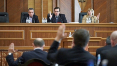 Утвердить отставку генерального прокурора и создать следственную комиссию, предстоит сегодня депутатам в рамках внеочередного заседания парламента. 