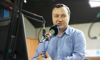 Корнелия Гурина практически «бомбили» вопросами народные избранники. 