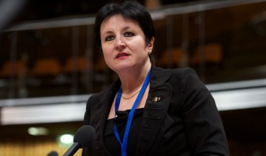 Ana Guţu susţine că această reacţie este încă o dovadă că „Federaţia Rusă vrea să păstreze influenţa în fostele republici care, pe timpuri, au fost în componenţa Imperiului Sovietic“.