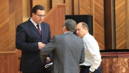 De aceea, cei care deja îngroapă Partidul Comuniștilor se grăbesc, în mod evident.