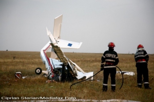 Prăbuşirea avionului de mici dimensiuni a fost anunţată la numărul unic de urgenţă 112, în jurul orei 11.10.