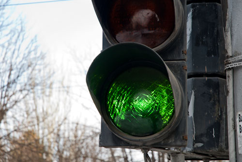 În context, poliţia rutieră atenţionează conducătorii auto să respecte Regulamentul Circulaţiei Rutiere. Foto: viza.md