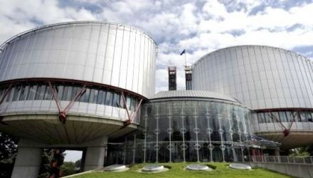 Proaspătul judecător la CEDO are dublă cetăţenie, a doua fiind cea a României, şi cunoaşte limbile engleză şi franceză.