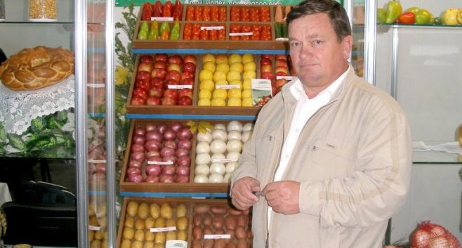 Produsele expuse de el erau întotdeauna căutate de către vizitatori și cumpărători