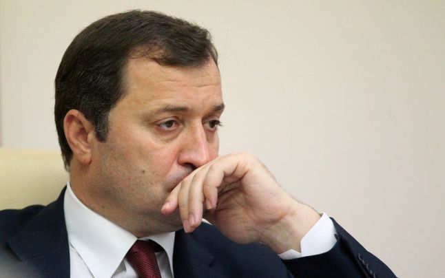 "Filat încearcă să obțină anumite garanții, anumite funcții de influență”, a precizat Valeriu Ostalep.  