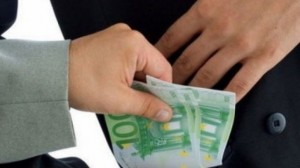 Cauza penală pe numele acestuia a fost finalizată și expediată  magistraților spre examinare.