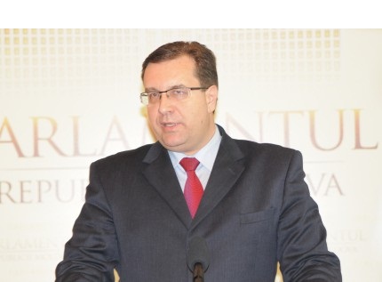 Лупу отрицает родственные связи с Аллой Попеску, которая, начиная со вчерашнего дня, занимает должность генерального секретаря парламента.