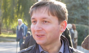  Теперь господин Мунтяну спросит Гимпу, есть ли у того еще козыри в рукавах, а там остались одни шестерки, - заметил депутат ПКРМ Артур Решетников.