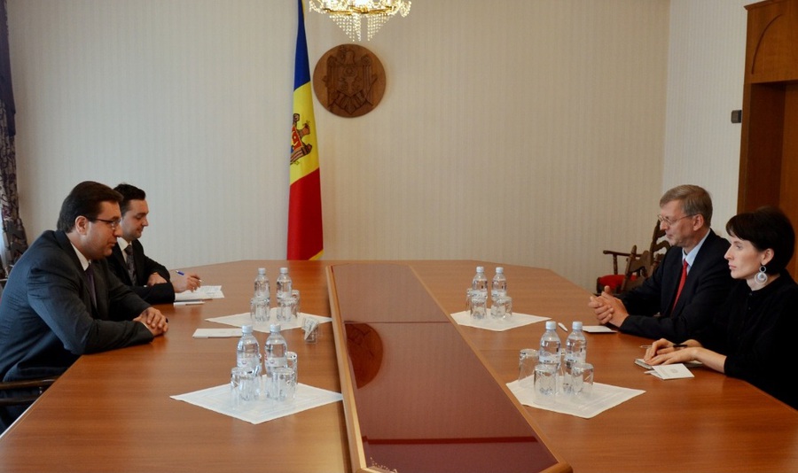 În cadrul întrevederii au fost abordate subiecte ce vizează relațiile bilaterale cu Germania, la nivel de dialog politic