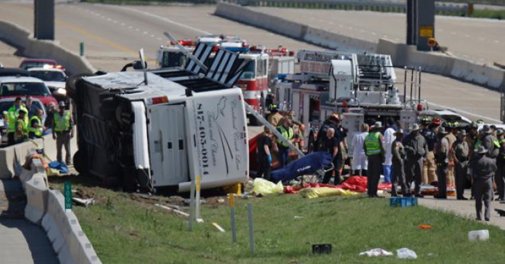 Autocarul transporta 45 de pensionari spre un cazinou din Oklahoma, dar a derapat pe autostradă.