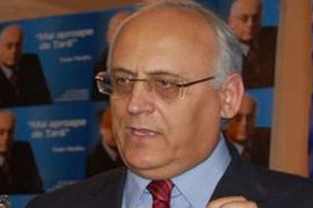 Панцыру поклялся "быть преданным родине и румынскому народу", после чего повторил клятву, став народным избранником.
