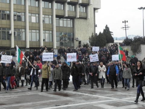 Protestele au căpătat dimensiuni de revoluţie, scrie Sega