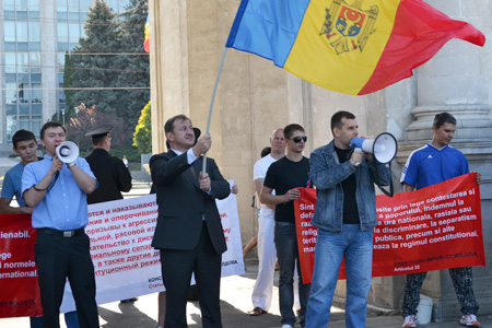 СДП отправила в примэрию муниципия Кишинев заявку на проведение митинга с 12.00 до 18.00 в сквере у Арки Победы.