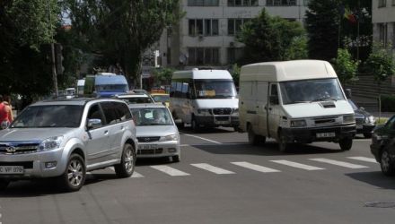 În prezent, pe teritoriul Republicii Moldova se află circa 2 mii de automobile cu plăci de înregistrare lituaniene şi peste 4 mii cu numere de Bulgaria.