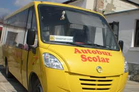 Ministrul Educaţiei, Mihail Şleahtiţchi, a declarat că autobuzele şcolare reprezintă un element esenţial al reformei structurale în învăţămînt.nFoto: arena.md
