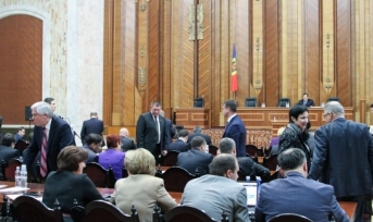 Primarul nu a dat nume deocamdată, menționând că acest subiect va fi discutat mai întâi la ședința Biroului permanent al Partidului Liberal. 