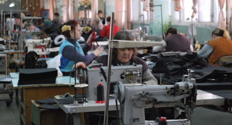 Industria accesoriilor de modă, în special producerea încălțămintei, genților, obiectelor din materiale sintetice și piele, creează exporturi semnificative pentru Moldova.