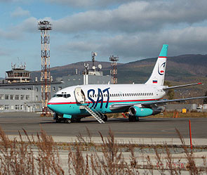 Экипаж Boeing 737, выполнявшего рейс по маршруту Южно-Сахалинск – Сеул, в полете обнаружил трещину на лобовом стекле. 