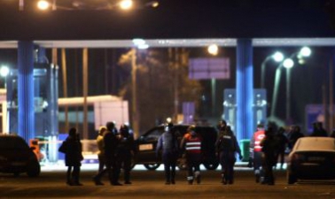 Patru vameşi, au fost reţinute după percheziţiile efectuate ieri de procurori la mai multe structuri ale Serviciului Vamal. Foto: simbol