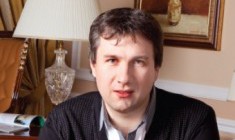  Interpretul Vitalie Dani intenționează să plece pentru o perioadă din Moldova. Chiar dacă și-a făcut deja bagajele, artistul le lasă fanilor un cadou de rămas bun.