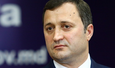 "PLDM se declară împotriva declanşării alegerilor anticipate, se declară pentrumenținerea majorității parlamentare democratice din acest Legislativ", a declarat Vlad Filat.