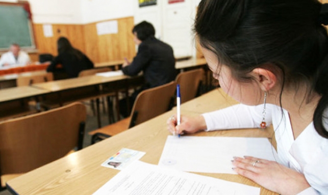 În sesiunea 2013, vor susţine examene de bacalaureat 28.497 de candidaţi în 100 de centre.