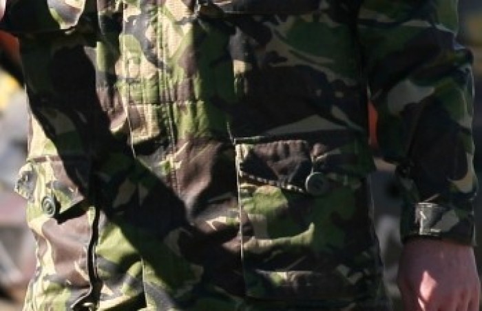 Victima ar fi fost împușcată accidental cu o armă de foc, în timpul executării serviciului de gardă.