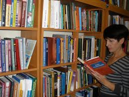 Книжные фонды филиалов муниципальной библиотеки им. Богдана Петричейку Хашдеу в столице и пригородах пополнились новыми наименованиями исторической литературы. Фото: msusevastopol.net
