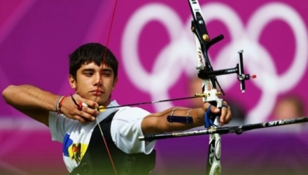 Dan Olaru, tânărul care ne-a reprezentat şi la Jocurile Olimpice de la Londra, a luat bronzul la categoria Recurve, la juniori. 