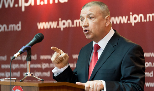 "Alexandru Tănase a fost dus la CC să-l slujească pe Plahotniuc", a declarat Mocanu.