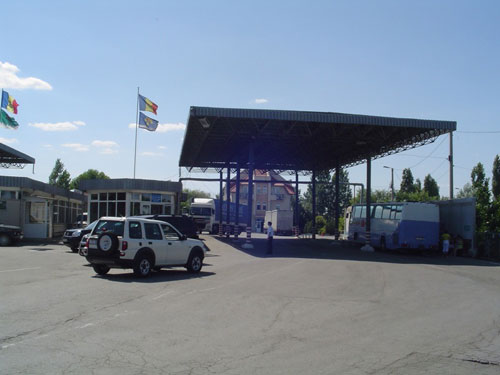 Iar în toate trei cazuri, colaboratorii au depistat absenţa actelor de provenienţă ale mărfurilor, precum şi documentelor vamale ce confirmă legalitatea acestora.