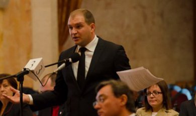 Ion Ceban îl acuză pe primarul general al capitalei, Dorin Chirtoacă, de trafic de influență. 