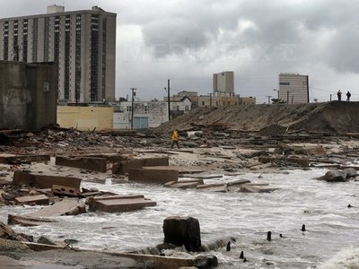 CORESPONDENŢĂ de la New York: URAGANUL SANDY face ravagii (Imagine: Mediafax Foto/AFP)