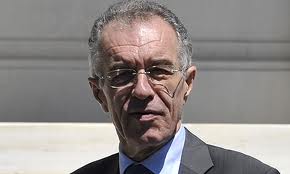 Noul ministru grec al finanţelor, Vassilis Rapanos, 65 de ani, a fost internat în spital vineri după-amiază. Foto: guardian.co.uk