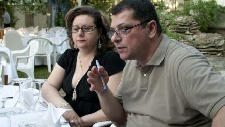 Mehmet Selim Kartal are 53 de ani, e căsătorit, are un copil. 