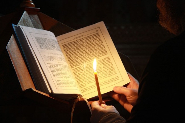 Postul Paștilor închipuiește postul cel de patruzeci de zile al Mântuitorului. Ține șapte săptămâni