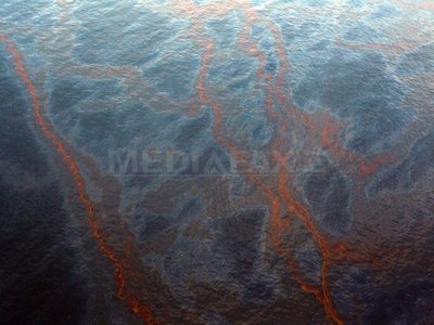 Mii de litri de carburanţi, deversaţi în mare după trecerea uraganului Sandy (Imagine Arhiva: Mediafax Foto/AFP)