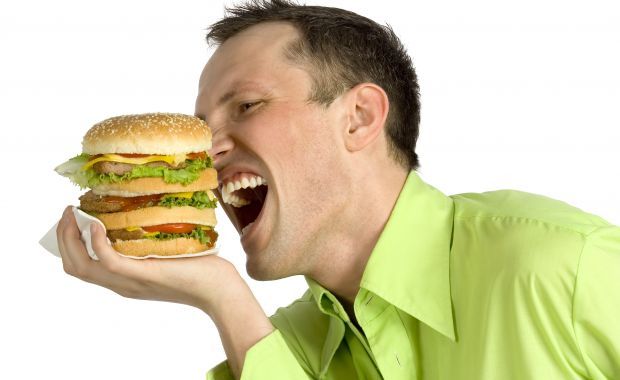 Prin pierderea umidităţii este îndepărtat un element necesar pentru ca microbii să se poată dezvolta şi să altereze hamburgerul