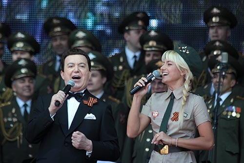 Депутаты бывшего правящего альянса сочли выступления ансамбля Министерства внутренних дел России в Кишиневе иностранным военным вторжением. 