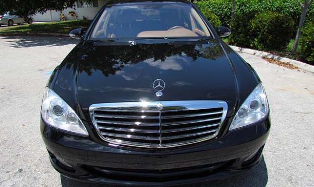 Все три автомобиля Mercedes S-Class 550 будут доставлены специальным автотранспортом. Фото: motoburg.com