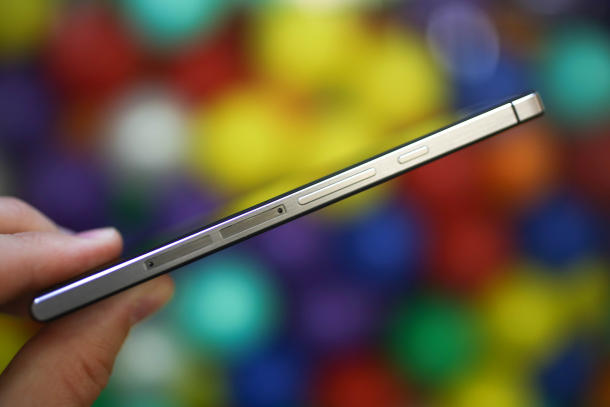 Китайская компания Huawei презентовала в Лондоне новый Android-смартфон Ascend P6, толщина которого составила рекордные 6,18 миллиметров. Фото: zn.ua 