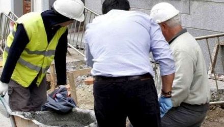 Astfel, persoanele fizice care vor angaja muncitori la negru vor plăti amenzi între 100 și 150 unități convenționale. Foto: adevarul.es