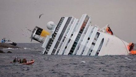 Ziarul mai scrie că pachebotul nu dispunea de "hărţi maritime aprobate".